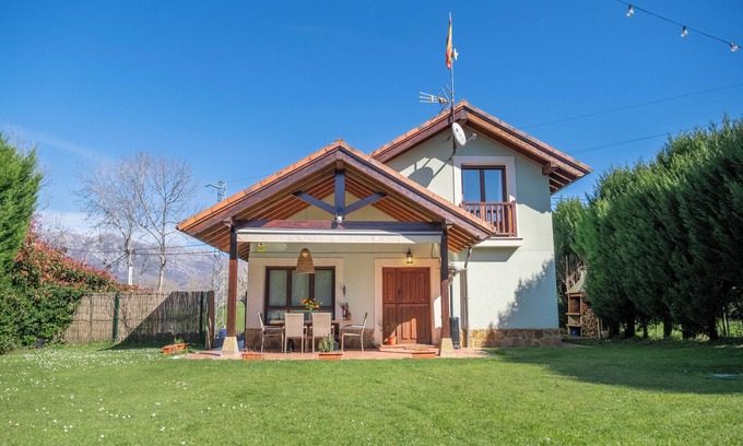 Soto de las Duenas Ski Chalet | Relaxing Retreat at The Hideout Astur with Ocean Views