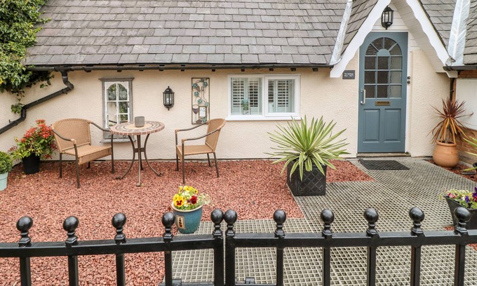 Oakham Cottage | Discover THE HIDEOUT: Family-Friendly Cottage in Oakham
