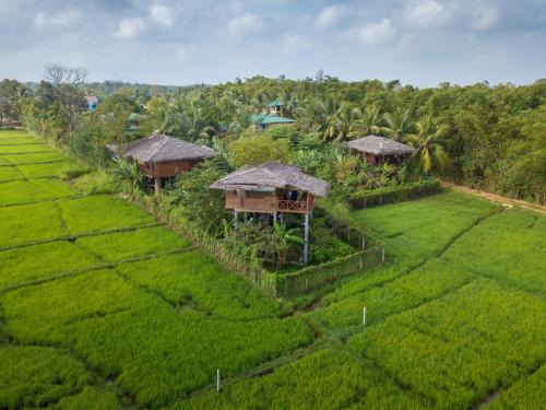 Inamaluwa Villa | Relax at The Hideout Sigiriya: Family-Friendly with Pool