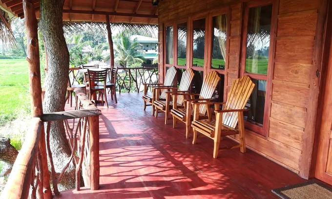 Inamaluwa Hotel | Relax at The Hideout Sigiriya: Pool, Dining & Family-Friendly