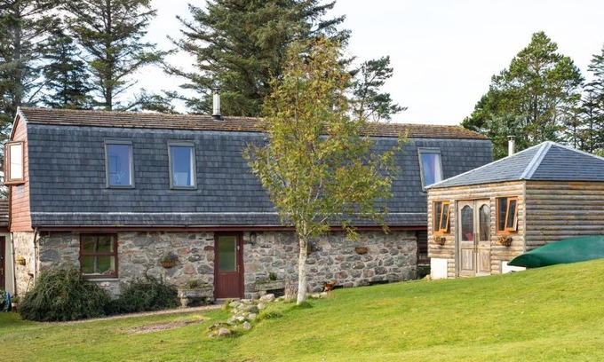 Rogart House | Guest Rated: 9.8 at The High Croft, Pet & Child Friendly
