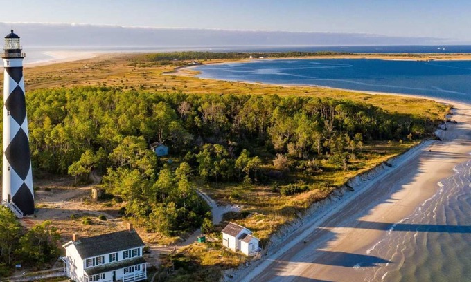 Harkers Island House | Oceanfront High Tider Retreat with RV Hookup & Amenities