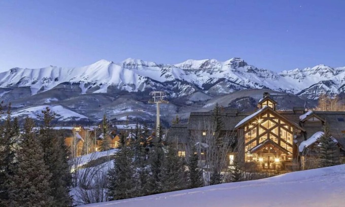 Mountain Village Apartment | Experience The Highline Retreat: Ski, Soak, and Sip Today
