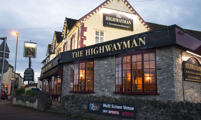 Cannards Grave Hotel | Quality Stay at The Highwayman Inn with Restaurant & Breakfast