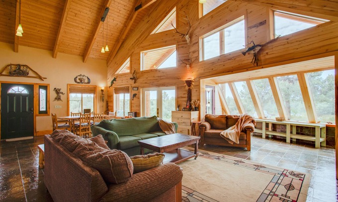 Lewis Cabin | Relaxing Southwestern Country Getaway Near Mesa Verde
