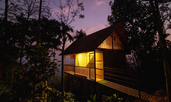 Lakkidi House | Tranquil The Hillock: Pet & Child Friendly Mountain Retreat
