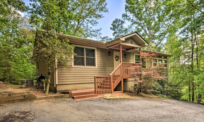 Helen Cabin | Experience ‘The Hillside’ at Sautee Mountain Retreat