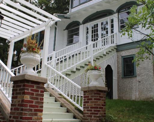 Lake Delton House | Guest Rated 10/10: The Hillside B&B with Breakfast Service