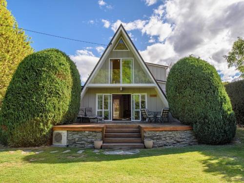 Arrowtown House | The Hillvue Spa Retreat - Top-Rated Holiday Home in Arrowtown