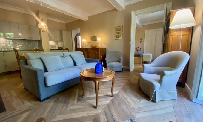 Route d'Arles Apartment | Discover The Historian: P2 Balcony in Town Center