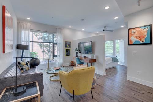 River District Apartment | Pet-Friendly Retreat at The Hive 102 King W with Balcony