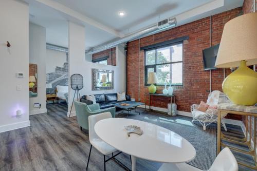 River District House | Stay at The Hive 104 Bees Knees - Perfect for Families