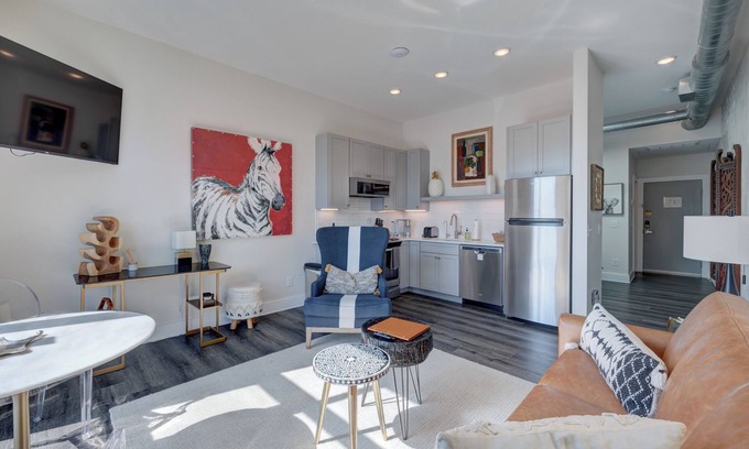 River District Apartment | Discover The Hive ADJ TRIO Suites: Family-Friendly Stay