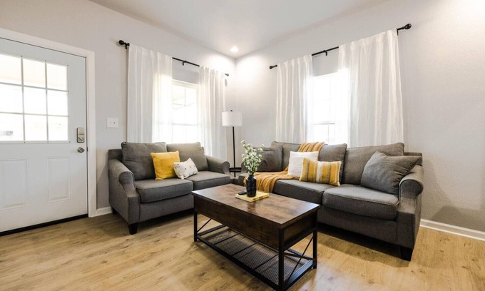 Stephenville House | Pet-Friendly Haven at The Hive - Downtown Stephenville