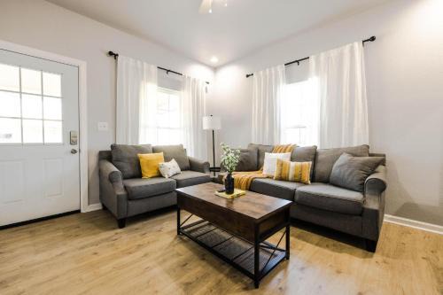 Stephenville House | Pet-Friendly Retreat at The Hive - Downtown Stephenville