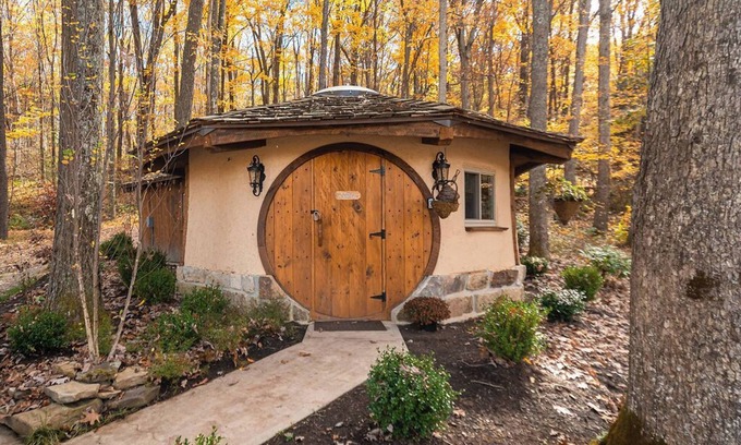 Farmington Cabin | Pet-Friendly Hobbit House with Hot Tub & High Guest Rating
