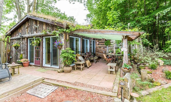 Niagara Falls Cottage | Relax at The Hoblet: Spa & Family-Friendly Getaway