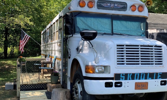 Carbon Hill House | Discover The Hocking Hills - MAGICAL SKOOLIE Experience!