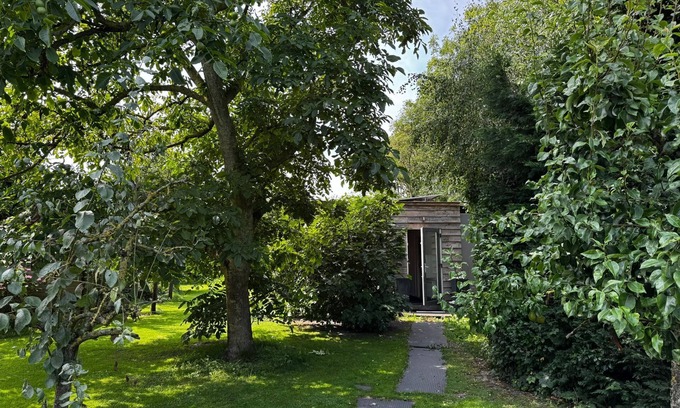 Egmond aan den Hoef House | The Hoeve'r Duinzicht vacation apartment is completely at ground level, has three comfortable bedrooms and a sheltered, green garden on the west side. Enjoy peace, space and privacy - with the beach and the cozy center in Fa