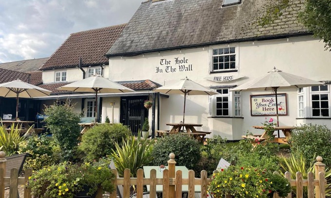 Little Wilbraham Hotel | Discover The Hole In The Wall: Family-Friendly Retreat