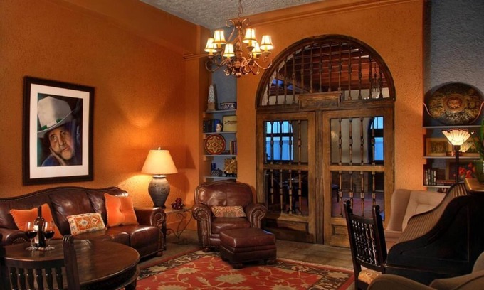 Alpine Hotel | Relax at The Holland Hotel: Pool, Spa & Family-Friendly Fun