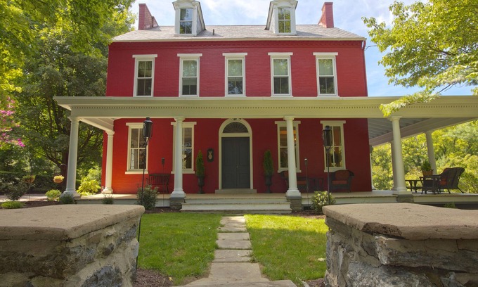 Bausman Bed & Breakfast | Discover The Hollinger House: Guest Rated 9.8 with Dining