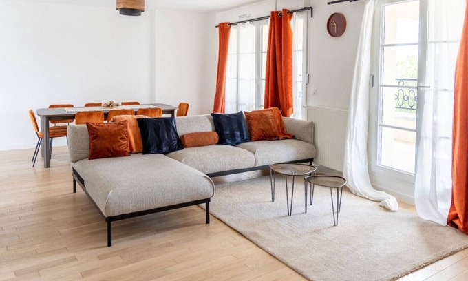 Puteaux Apartment | Discover "The Home": Pet-Friendly Retreat Near Paris