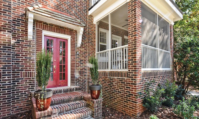 Dilworth Apartment | Pet-Friendly Retreat at The Home Collection - Kirkwood Avenue