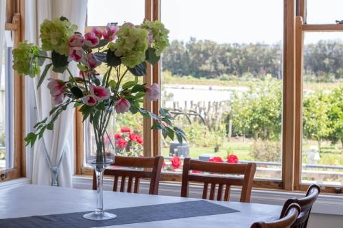 Brixton House | Family-Friendly Homestead Rural Retreat with Pet Amenities
