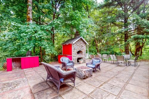 Dallas House | Family-Friendly Retreat at The HomeSted Awaits You