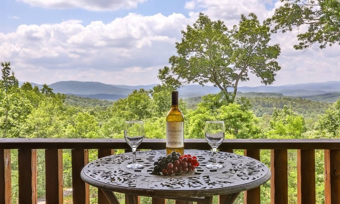 Ellijay Cabin | Cozy Getaway at The Honey Pot in Ellijay, GA - 9.6/10