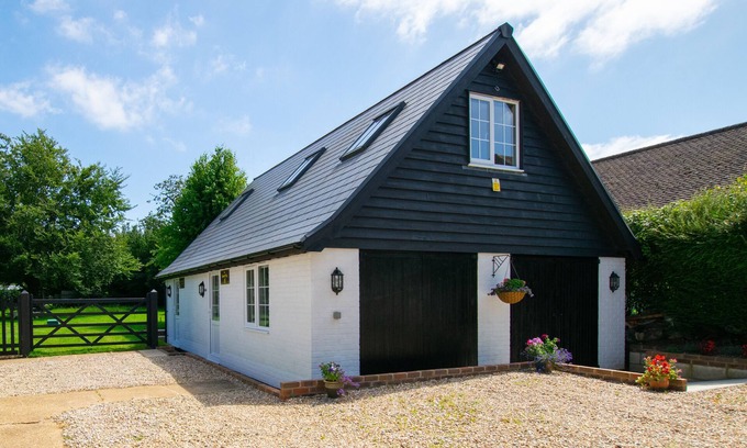Etchinghill House | Cozy Getaway at The Honey Pot - Perfect for Couples