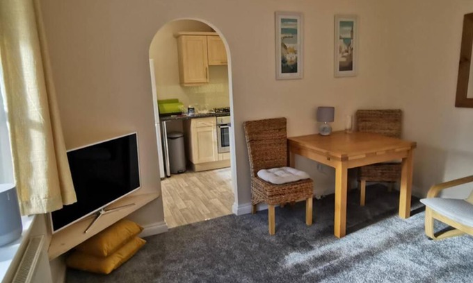 Par Apartment | Cozy Honeypot Apartment near Eden Project & Beautiful Beaches