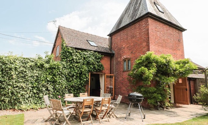 Tenbury Wells House | Pet-Friendly Retreat at The Hop Kiln, Tenbury Wells