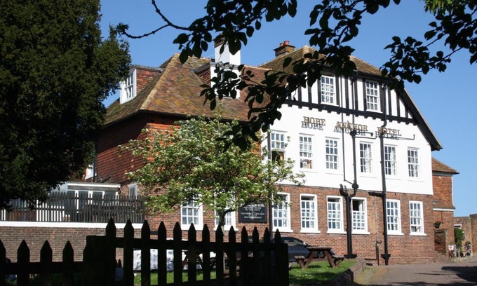 Rye Hotel | Discover The Hope Anchor: Family-Friendly Dining & Comfort