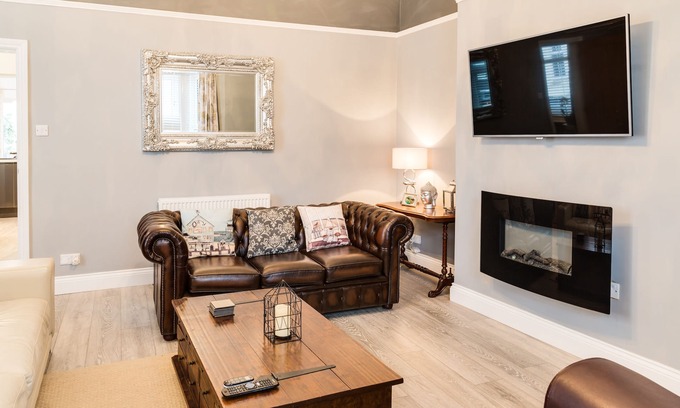 Muston Apartment | Cozy Hopecliffe, Filey: Steps from the Beach & Ocean Views