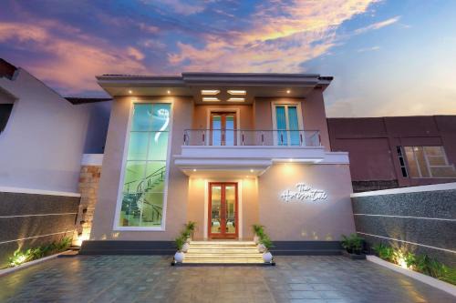 Pacitan Hotel | Discover The Horizontal Hotel Pacitan with Pool & Breakfast