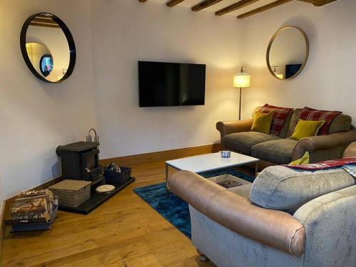 Prestbury House | Pet-Friendly Getaway at The Horners with Scenic Walks
