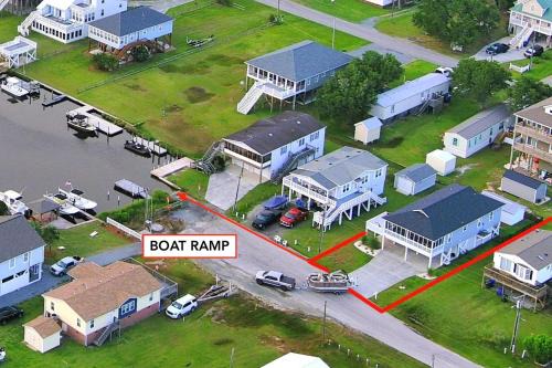 Surf City House | Discover The Hornet's Nest: Family & Pet-Friendly Retreat