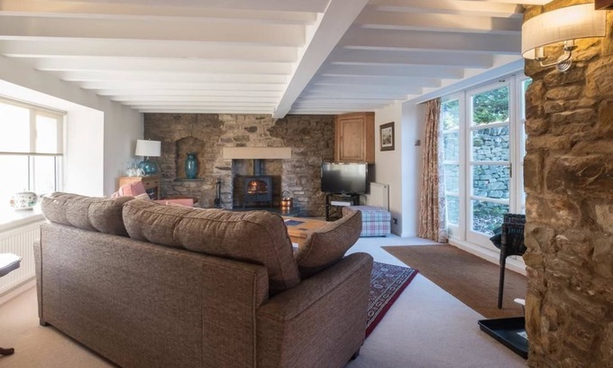 Levisham Hotel | Experience The Horseshoe Inn: Guest Rated 10/10 with Kitchen