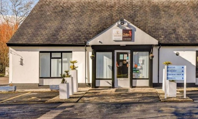 Harbury Hotel | Cozy Stay at The Hotel Rafiya in Redditch with Breakfast