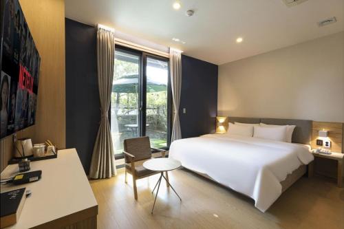 Palyong-dong Hotel | Budget-Friendly Stay at Praha Boutique Hotel with Accessibility