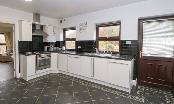 Eckington House | Discover The House at the Sitwell Arms - Pet Friendly Retreat