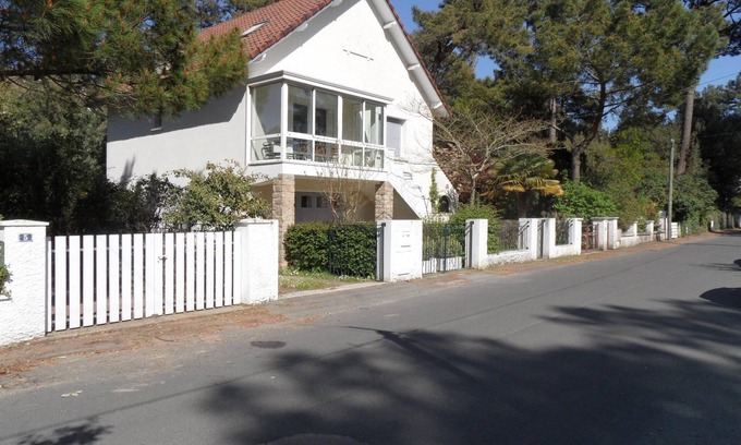 La Baule-Escoublac House | Delightful Bauloise House Steps from the Beach