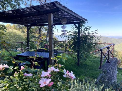 Campello sul Clitunno House | Oceanfront Escape at The House in the Castle