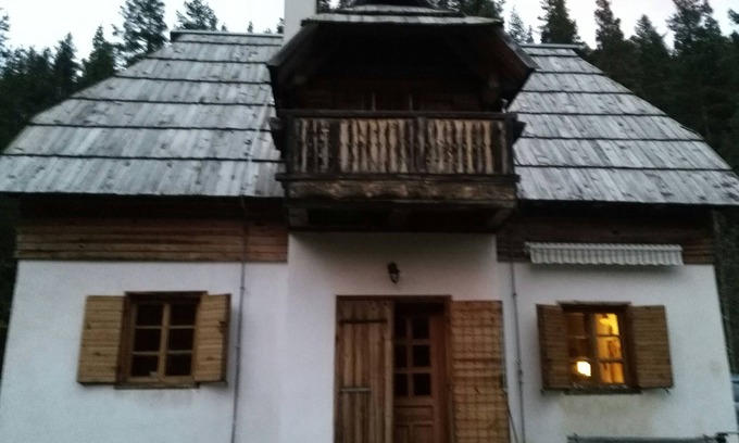 Zabljak House | Discover the Beauty of Durmitor: A Forest Retreat