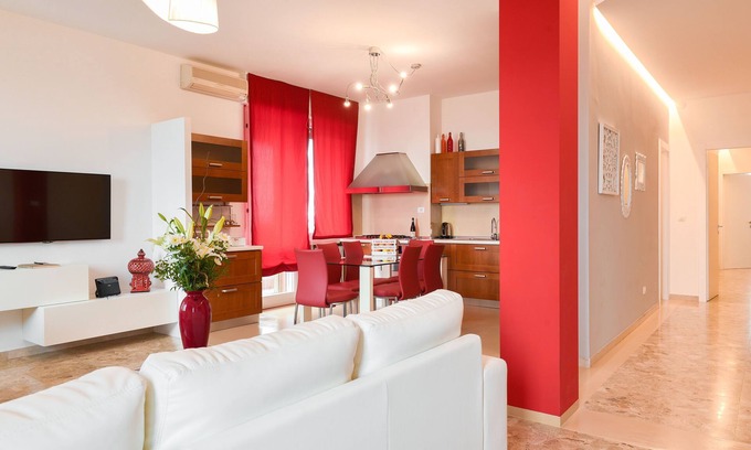 Borgo Milano Apartment | Inviting House in the Sky - Spacious Attic with Amenities
