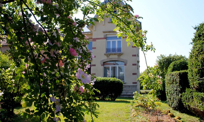 Bazailles House | Guest Rated: The House of Ludo with Family-Friendly Amenities