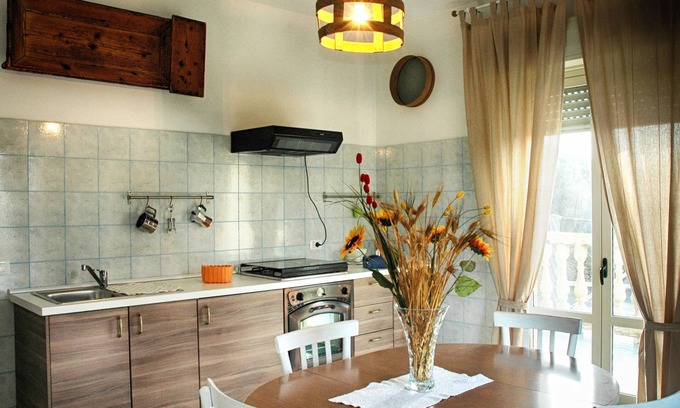 Enna Apartment | Cozy Retreat at The House of Mastro Giovanni with Kitchen