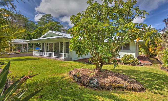 Kapoho House | Discover The House of the Beautiful Gardens with Ocean Views